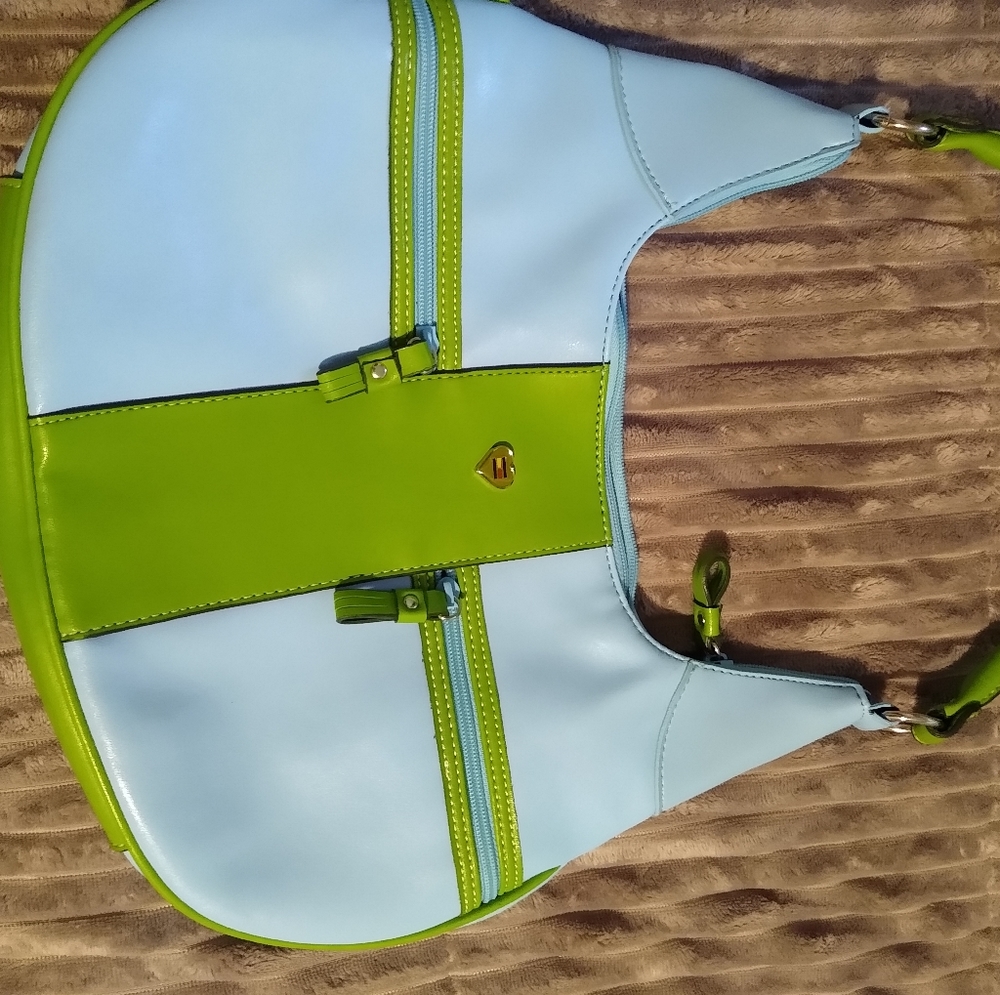 Vintage blue/green Tommy Hilfiger purse in good sh